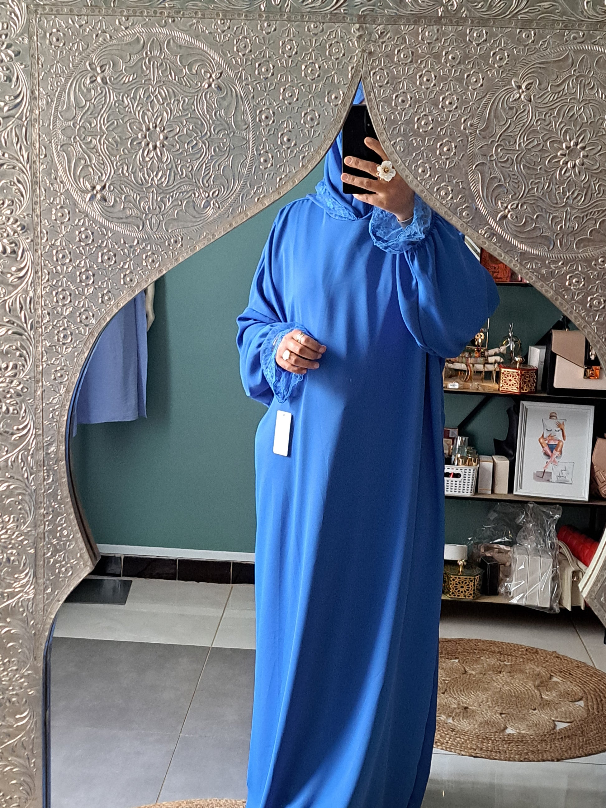 Robe châle intégré avec capuche dentelle
