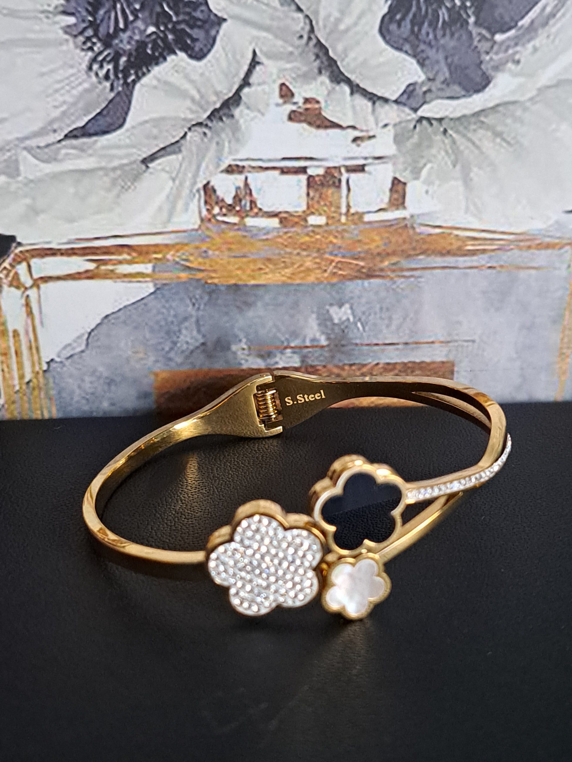 Bracelet jonc "fleur et strass"
