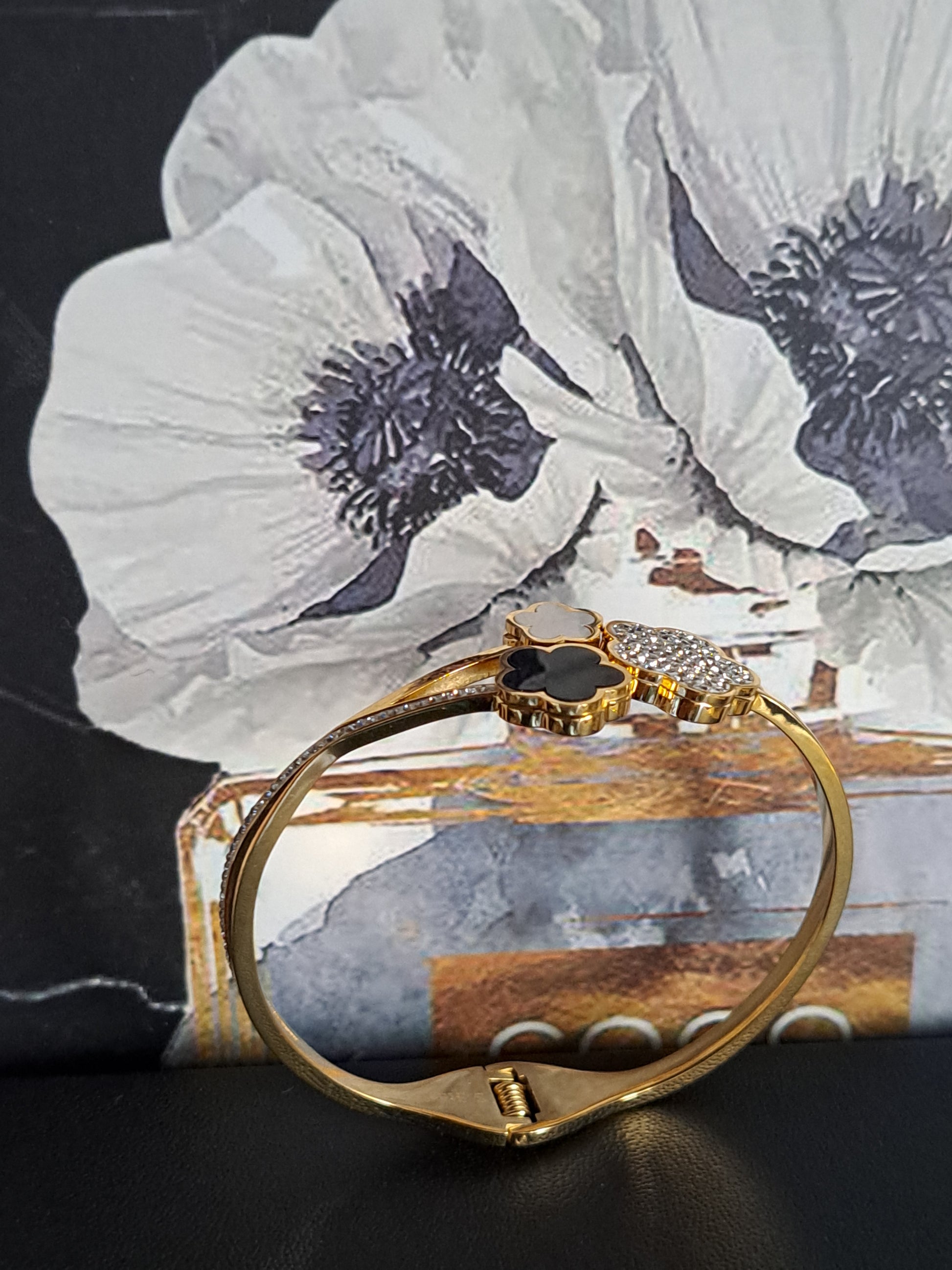Bracelet jonc "fleur et strass"