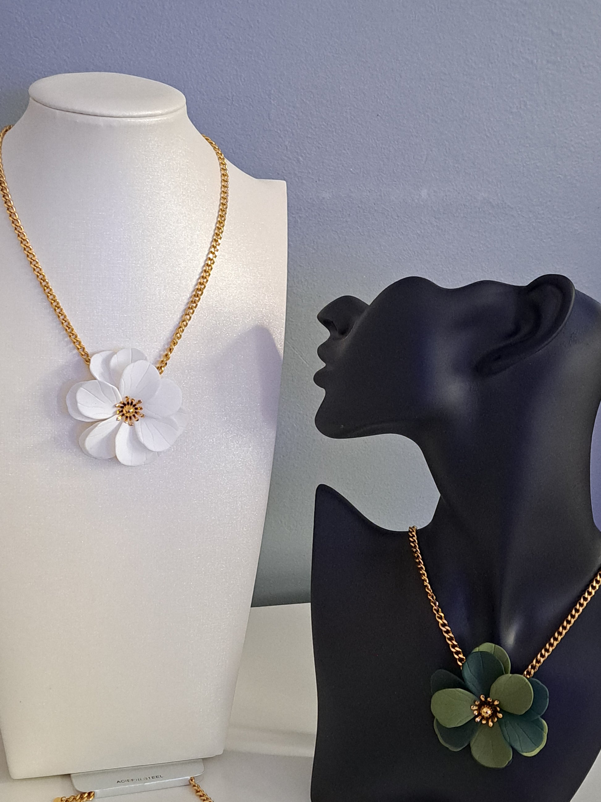 Collier "Fleur élégance"- acier inoxydable (5 coloris)