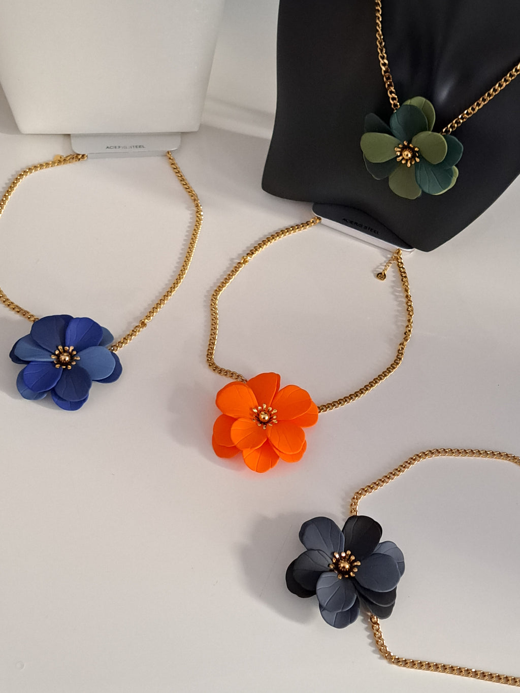 Collier "Fleur élégance"- acier inoxydable (5 coloris)