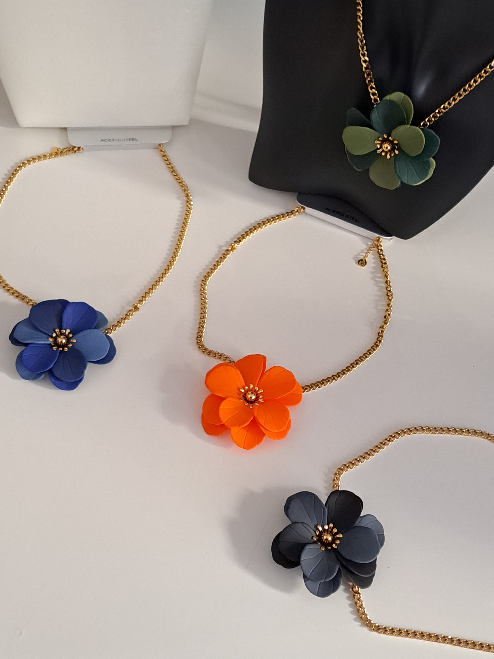 Collier "Fleur élégance"- acier inoxydable (5 coloris)