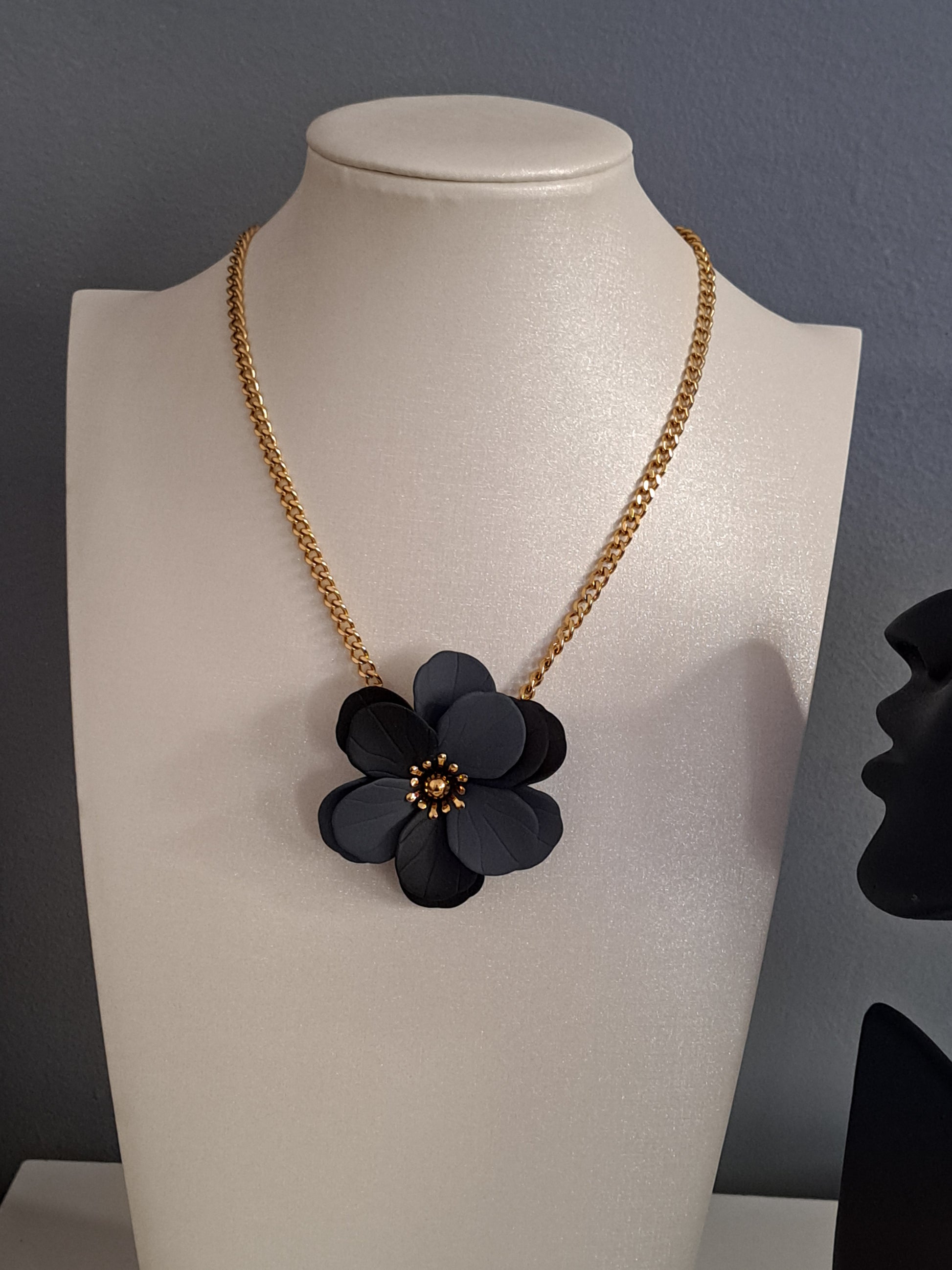 Collier "Fleur élégance"- acier inoxydable (5 coloris)