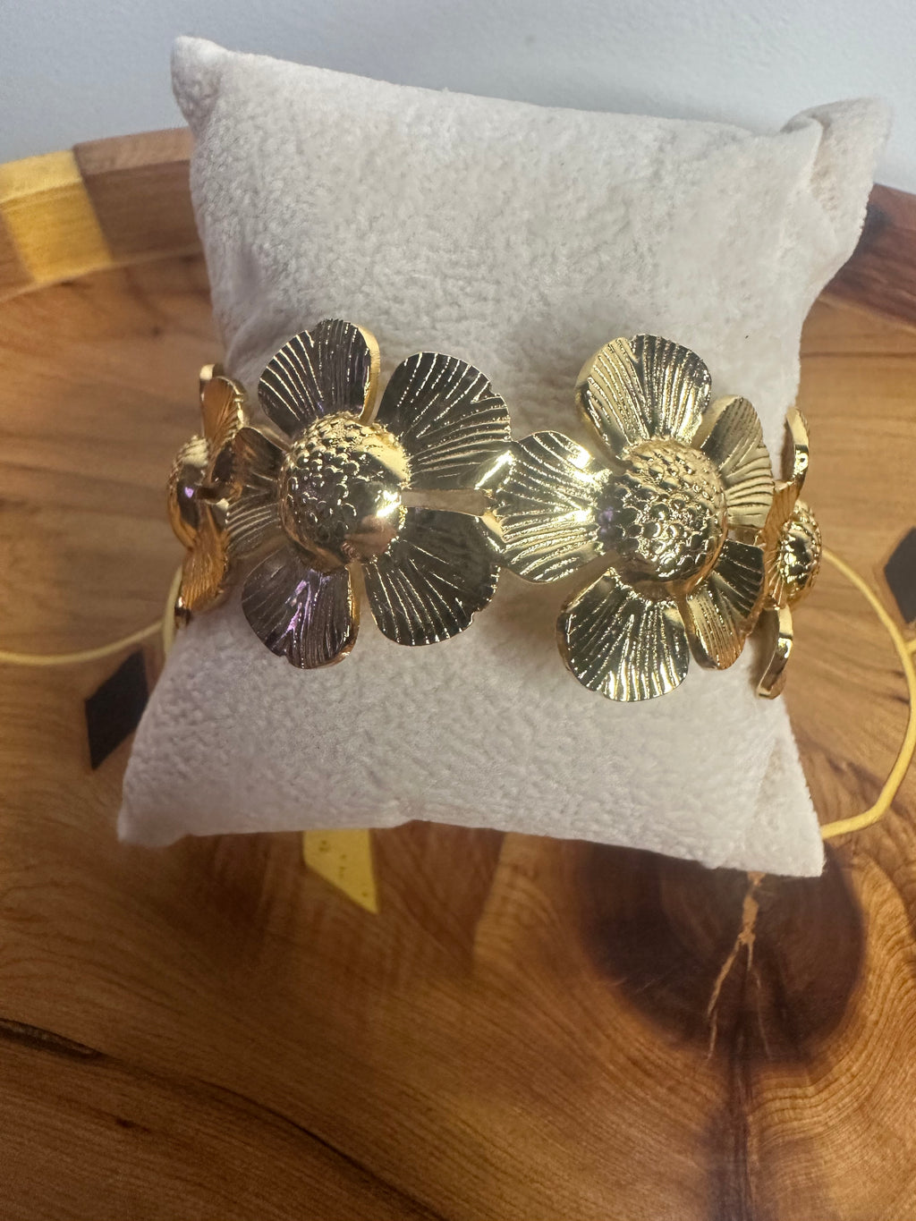 Bracelet jonc doré «fleurs gravées » en acier inoxydable