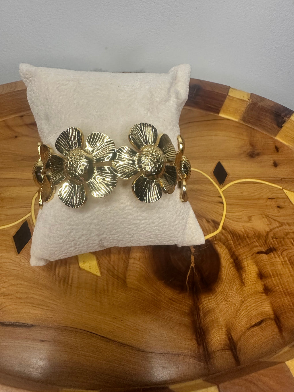 Bracelet jonc doré «fleurs gravées » en acier inoxydable