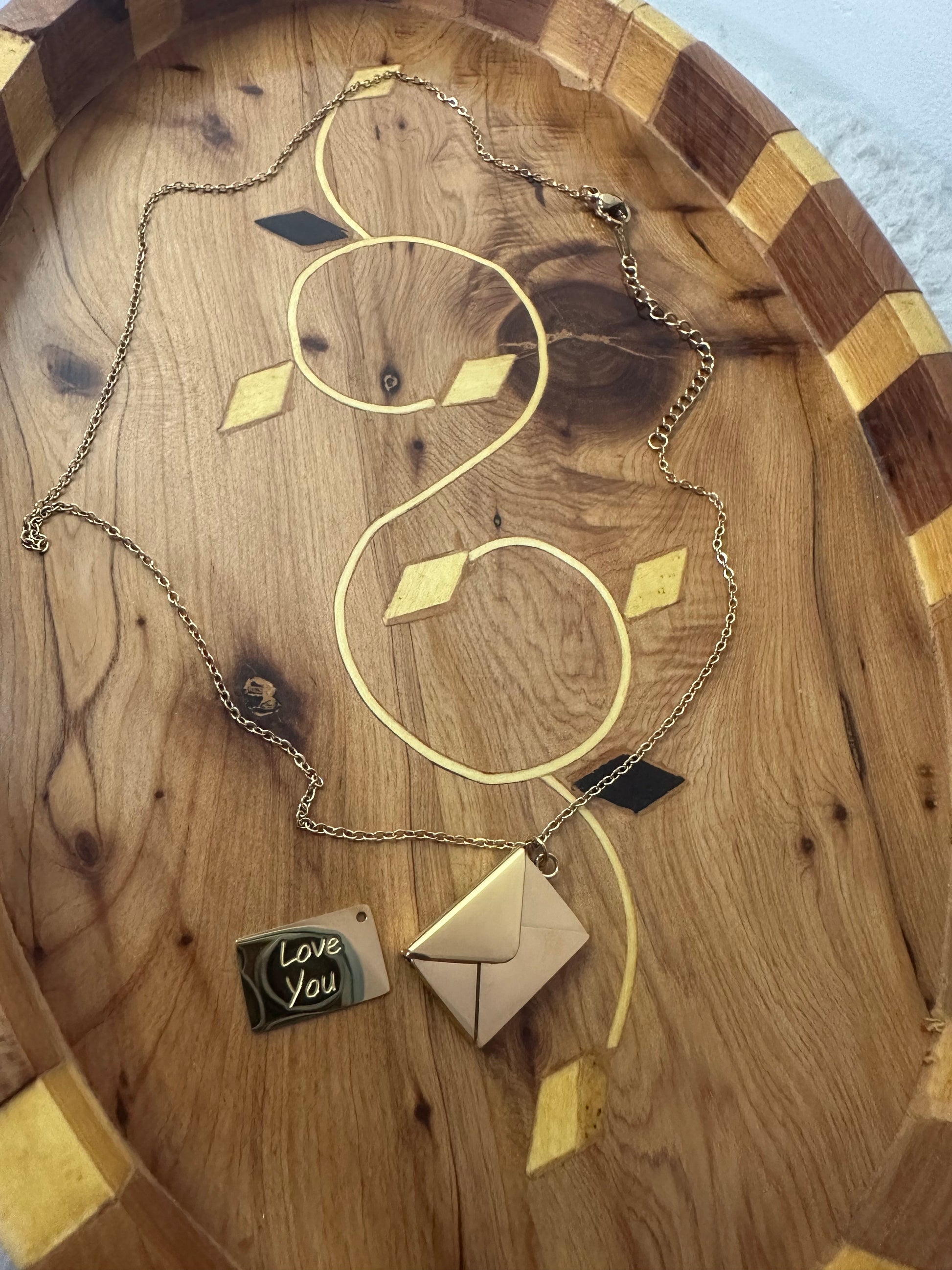 Collier enveloppe gravée « love you »