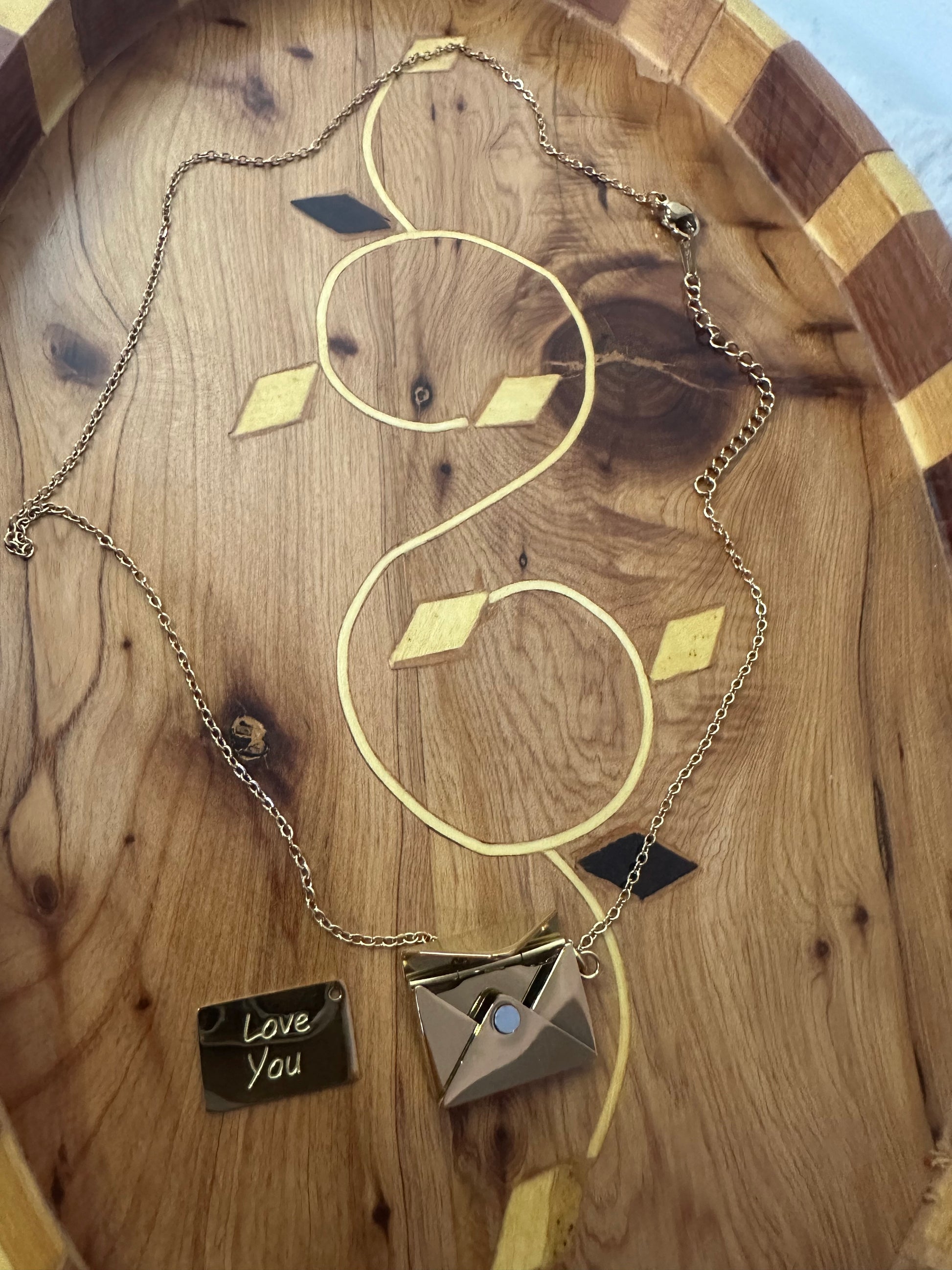 Collier enveloppe gravée « love you »