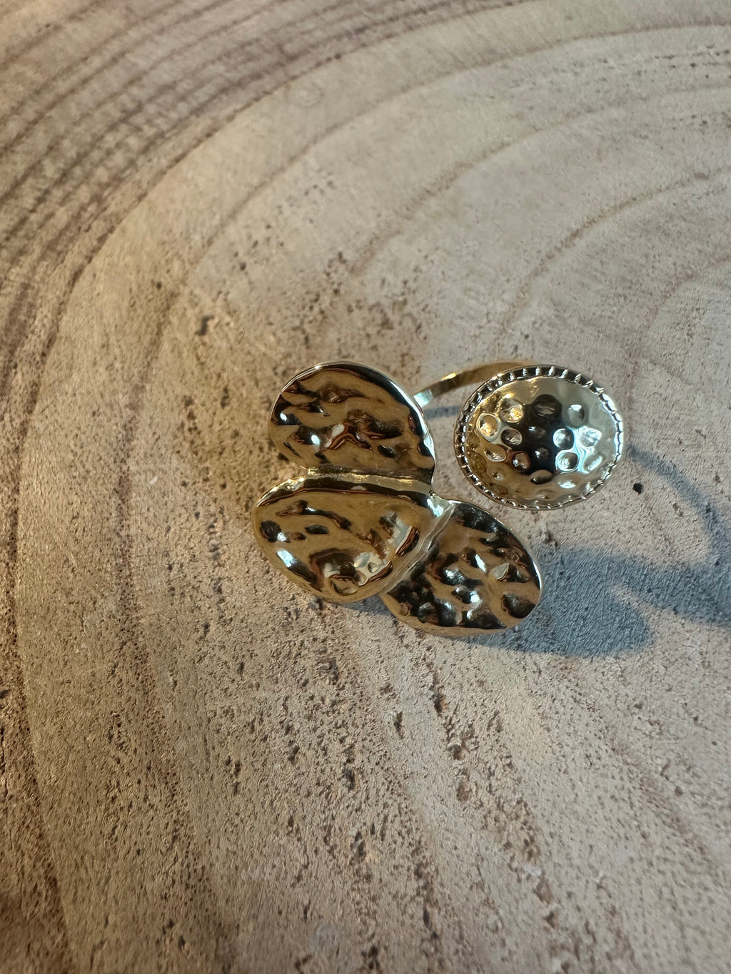 Bague dorée martelée