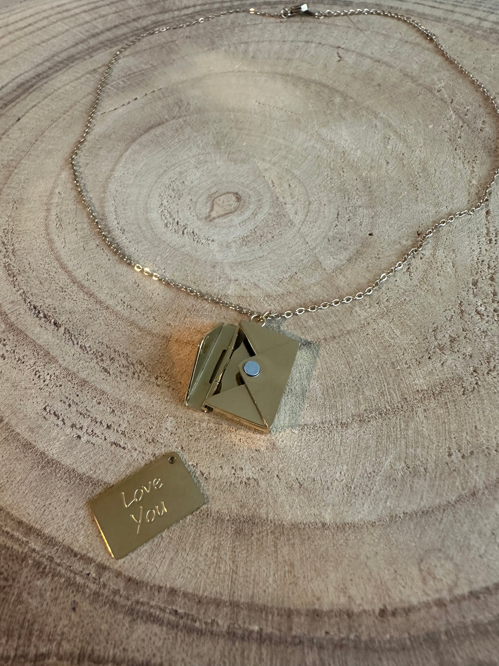 Collier enveloppe gravée « love you »