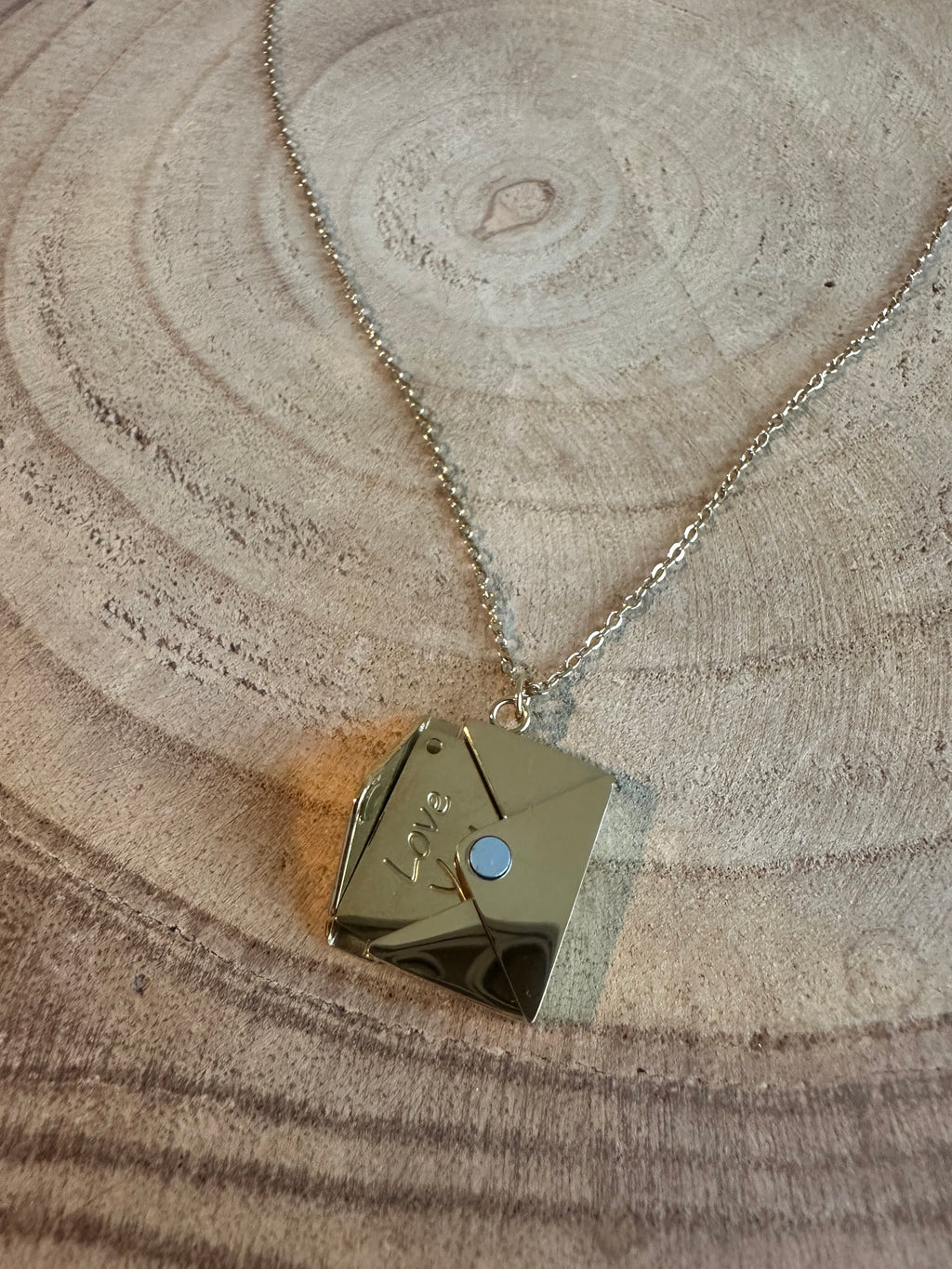 Collier enveloppe gravée « love you »