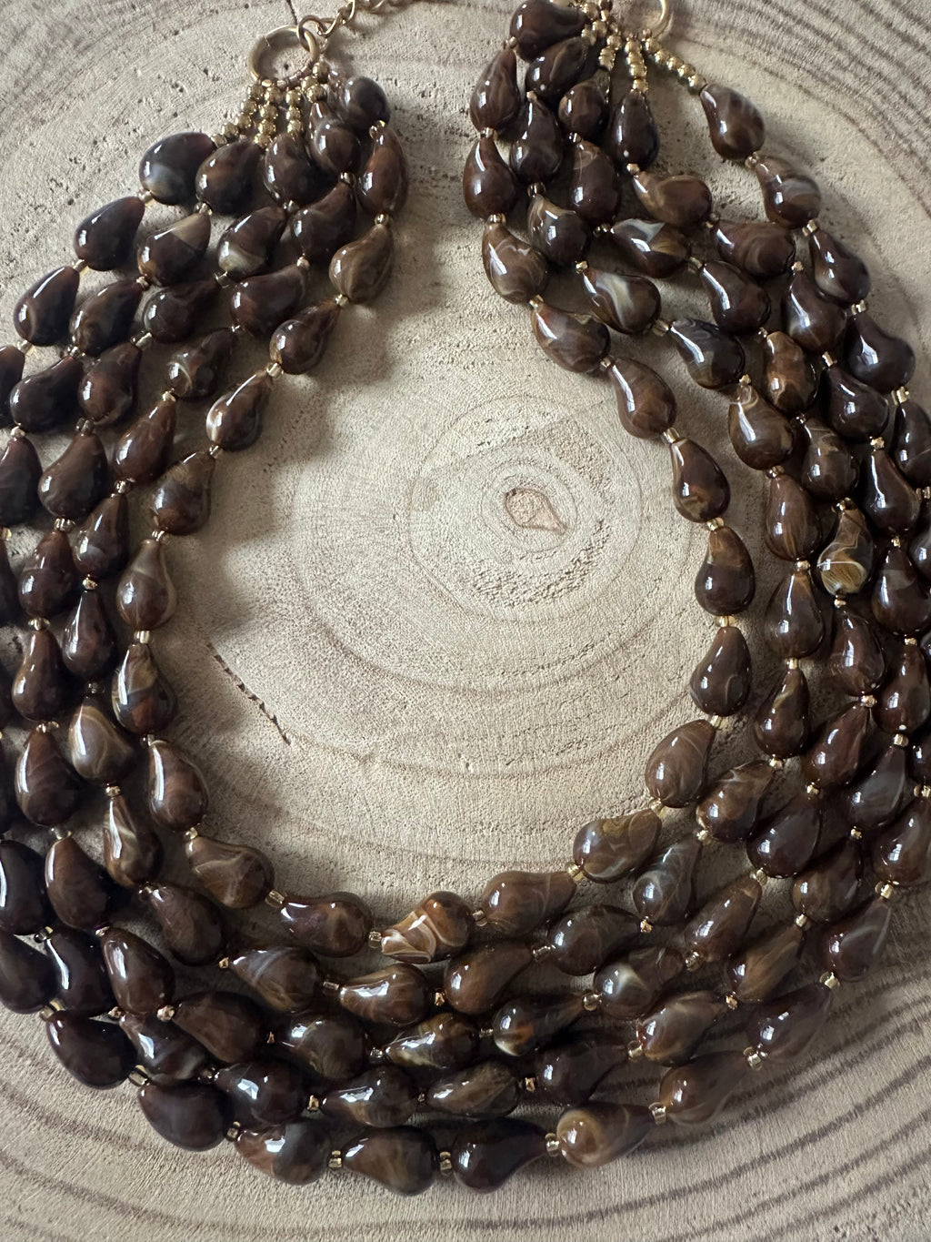 Collier multi-rangs en perles goutte brune