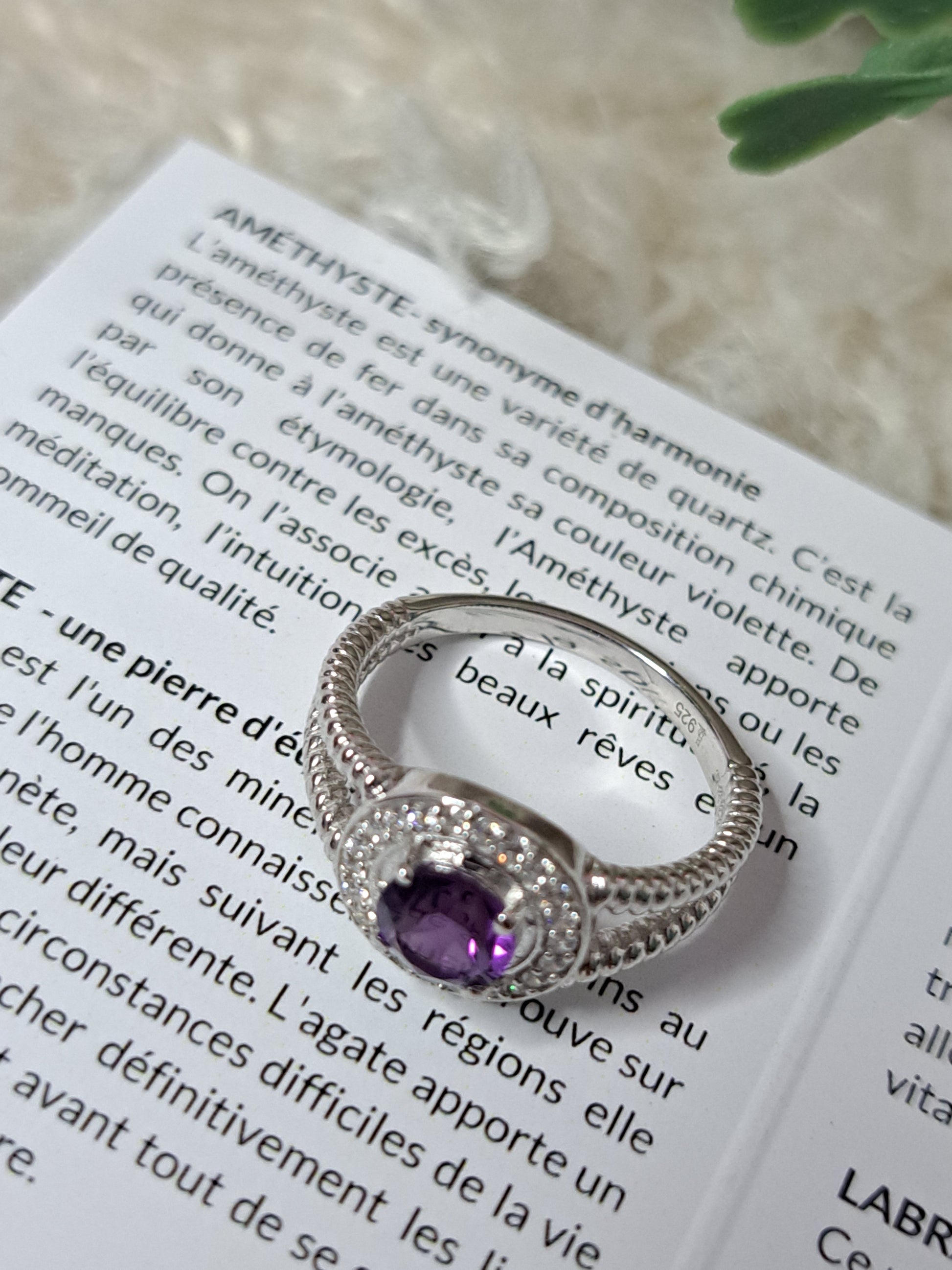 Bague avec améthyste et oxyde de zirconium