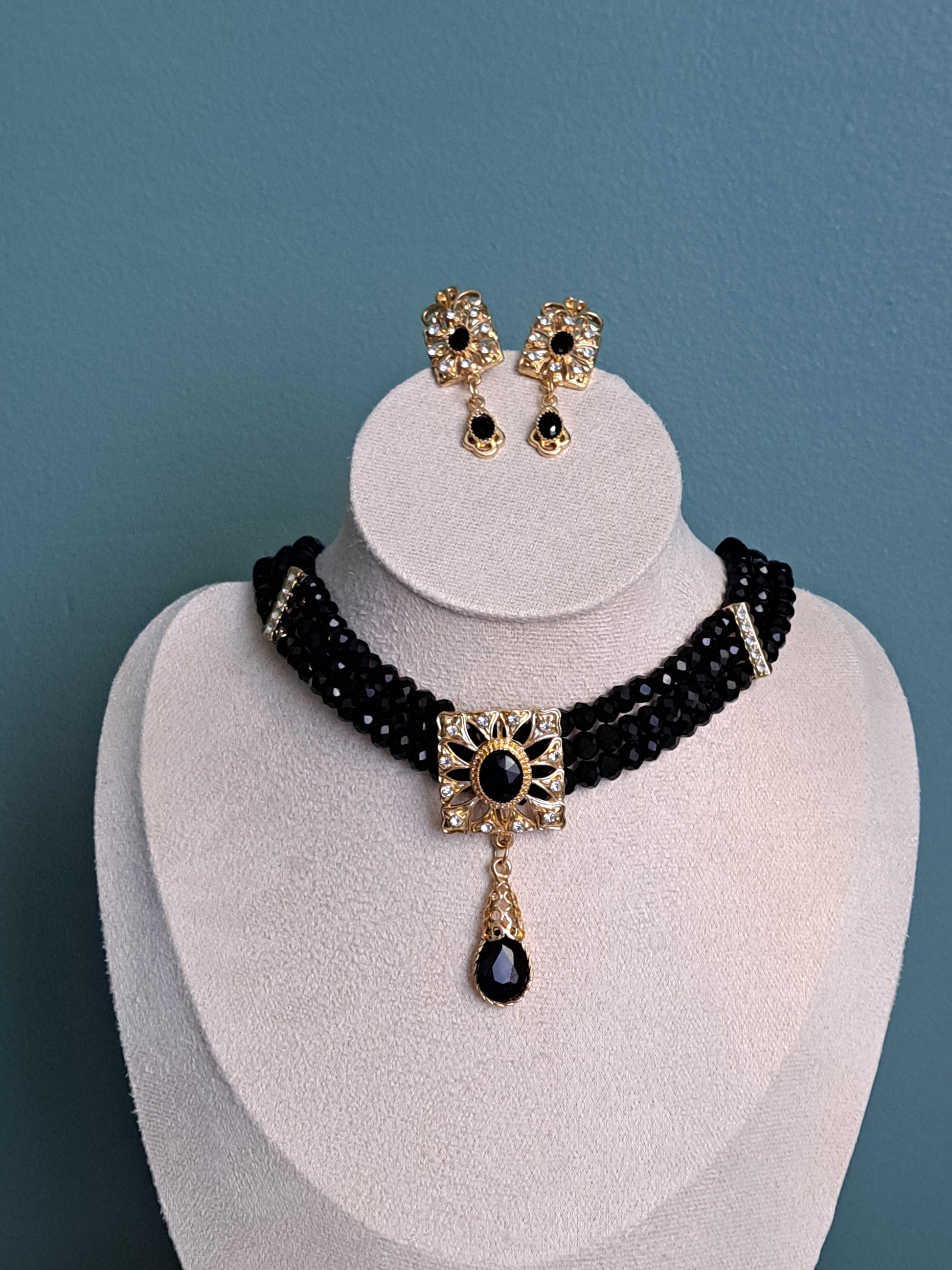 Parure noire fantaisie