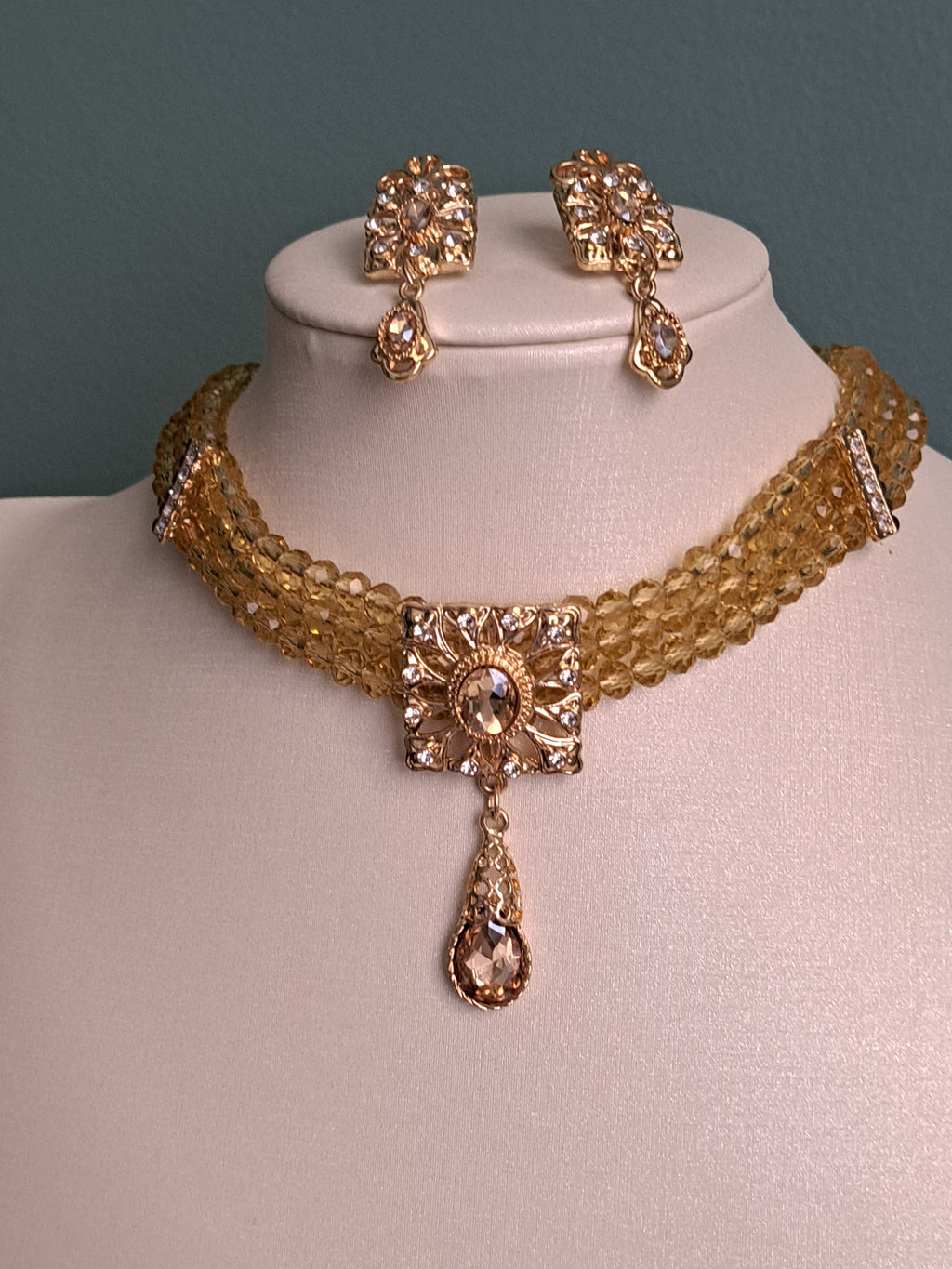 Parure "champagne"- collier et boucles d'oreilles