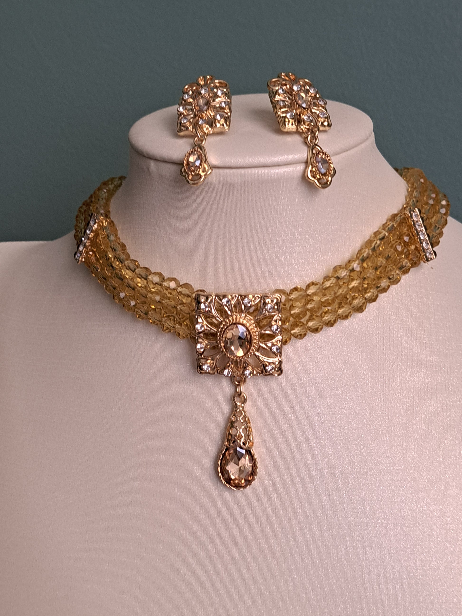 Parure "champagne"- collier et boucles d'oreilles