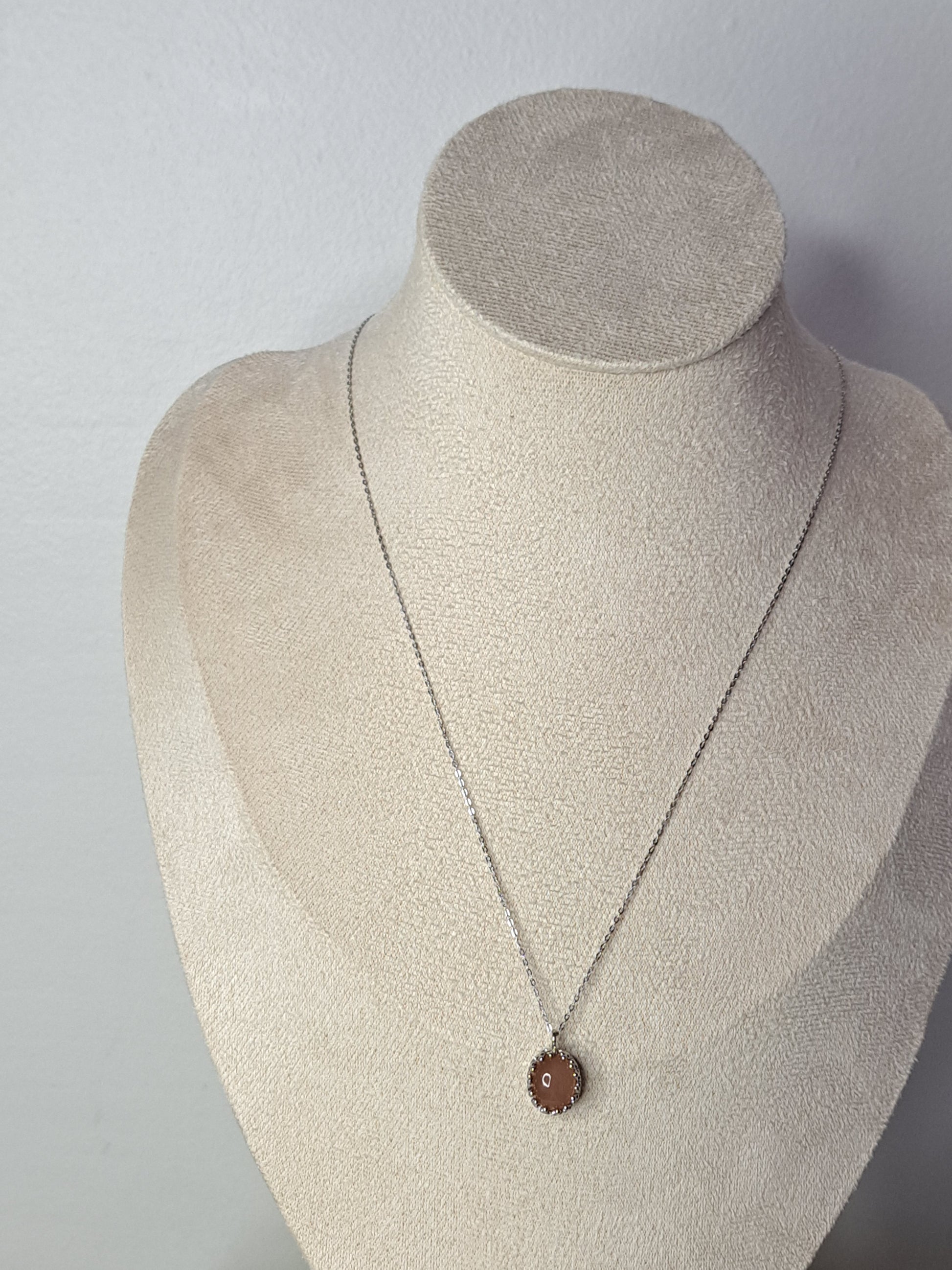Collier pierre de lune rose ovale en argent 925
