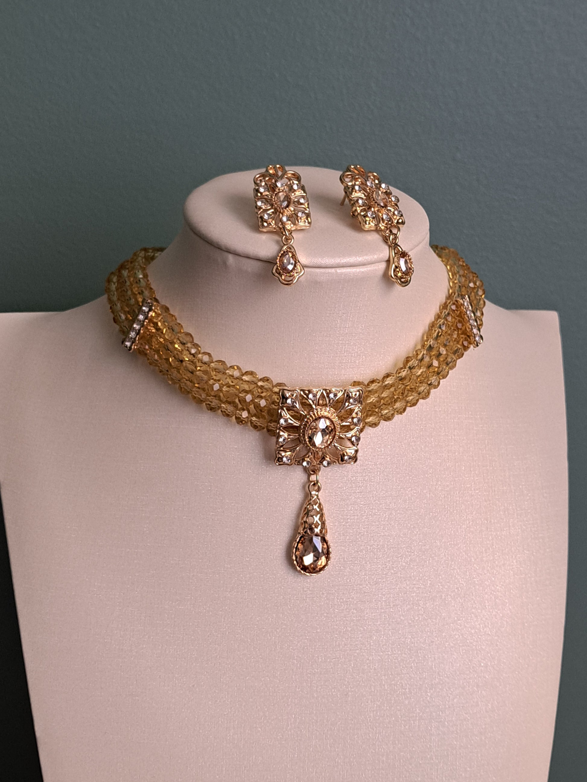Parure "champagne"- collier et boucles d'oreilles