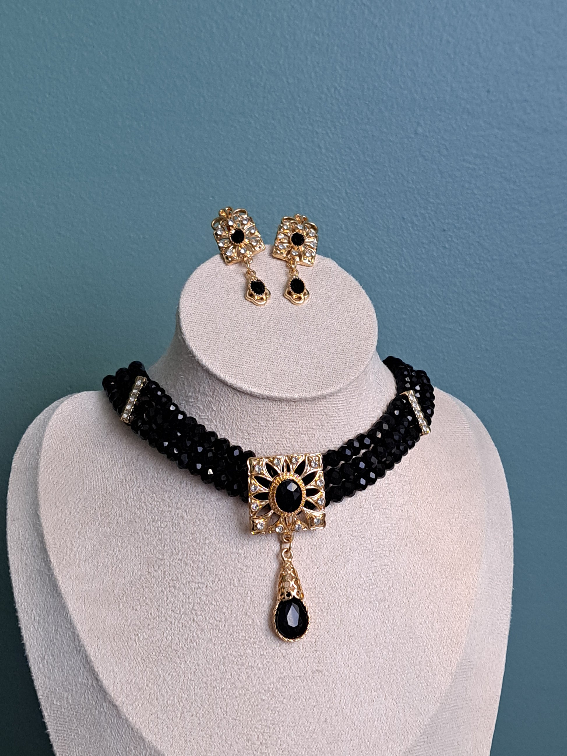 Parure noire fantaisie