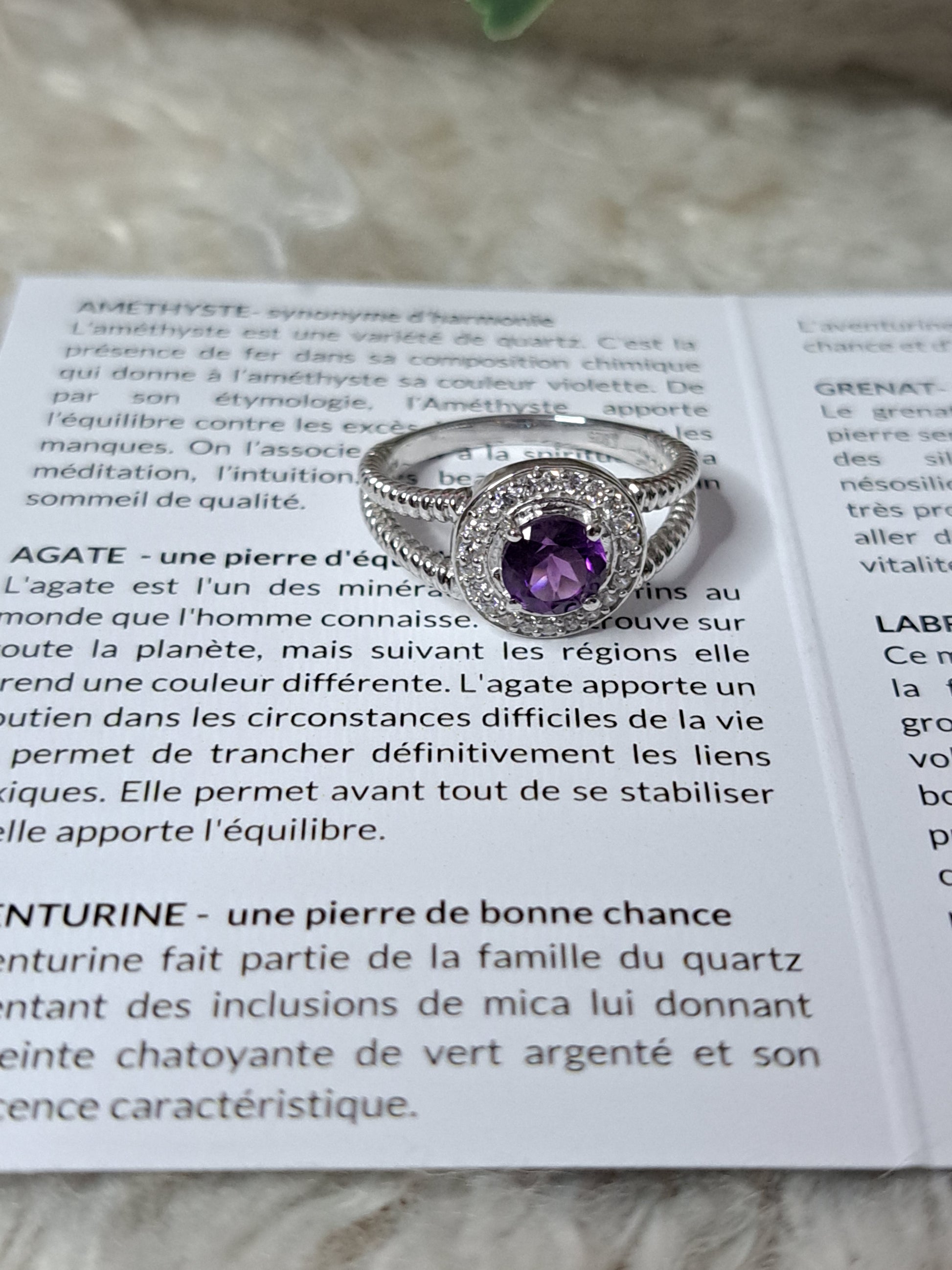 Bague avec améthyste et oxyde de zirconium