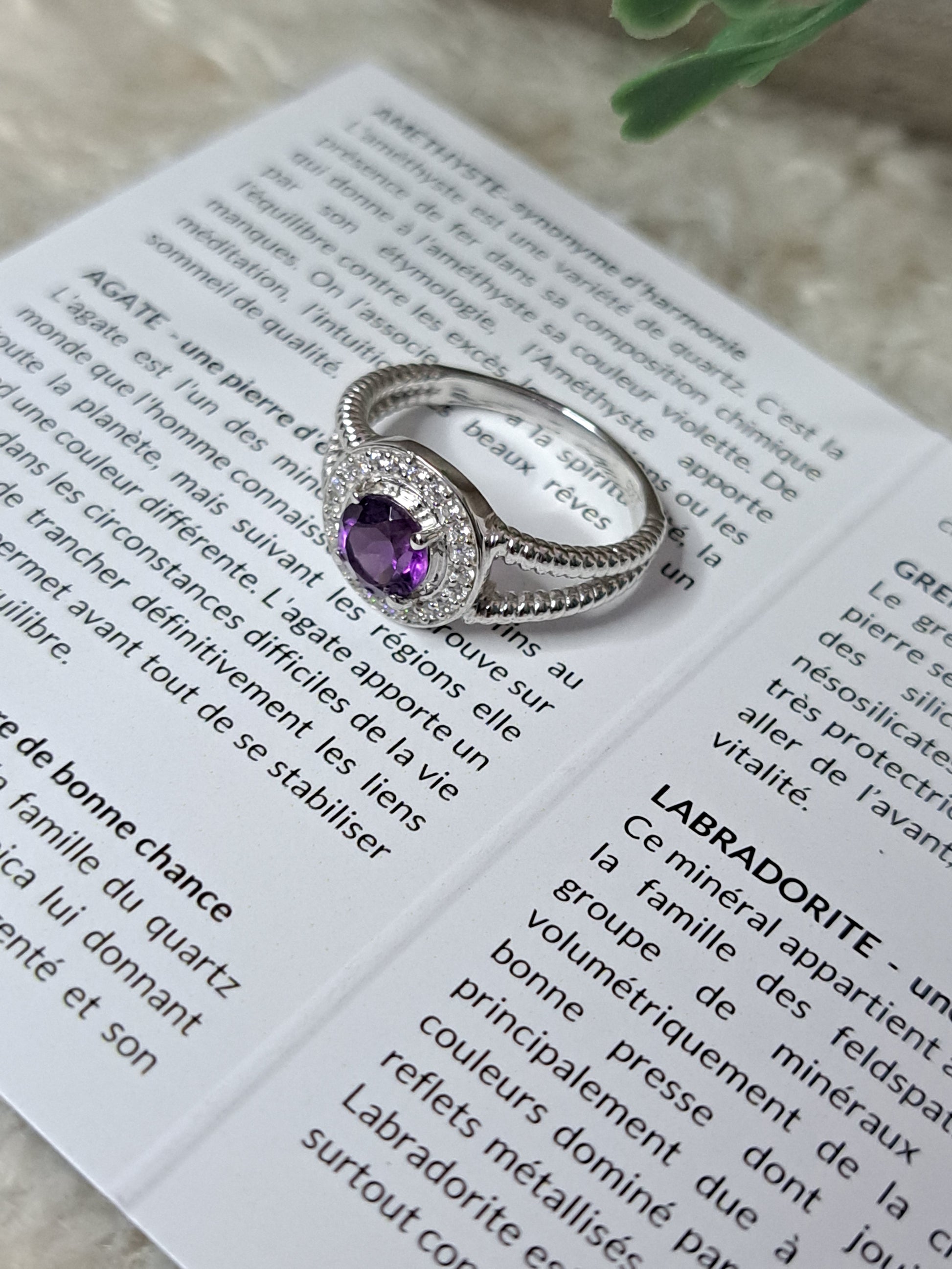 Bague avec améthyste et oxyde de zirconium