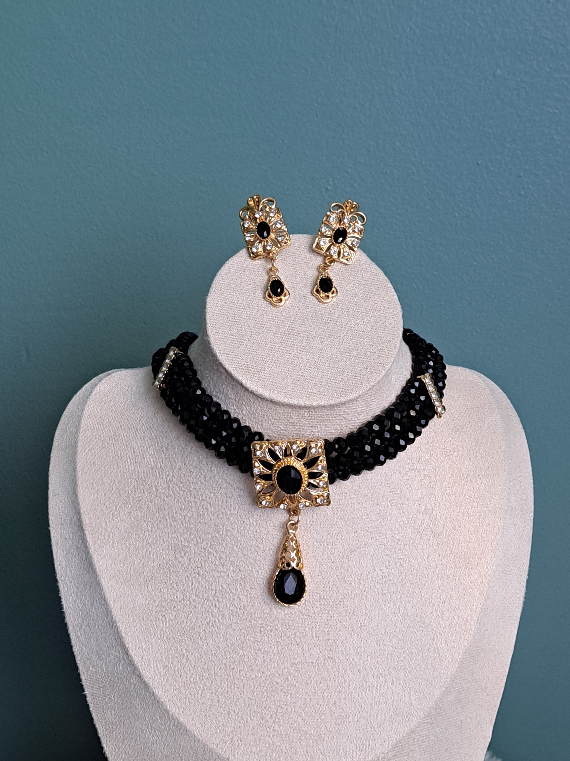 Parure noire fantaisie