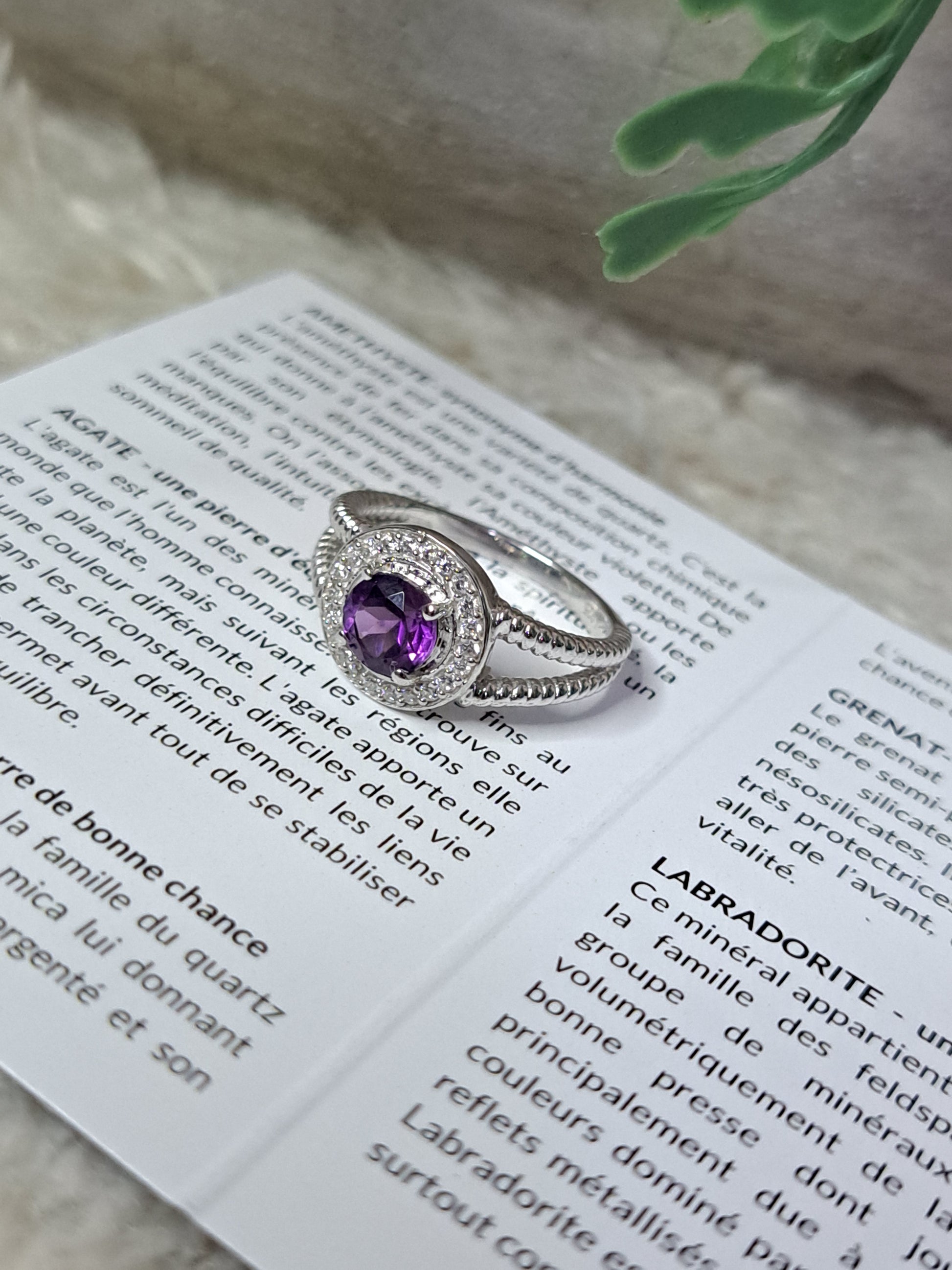 Bague avec améthyste et oxyde de zirconium