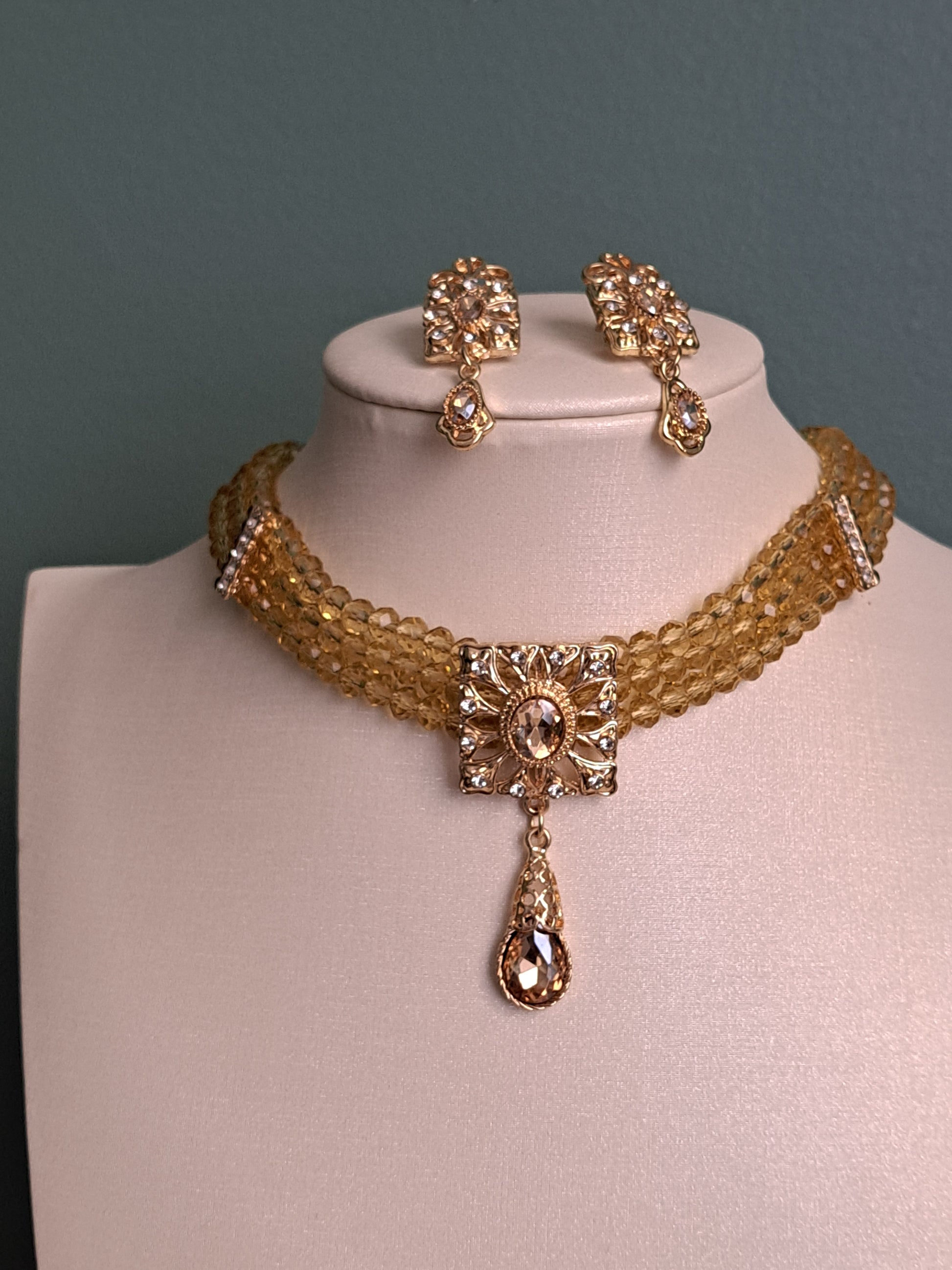Parure "champagne"- collier et boucles d'oreilles